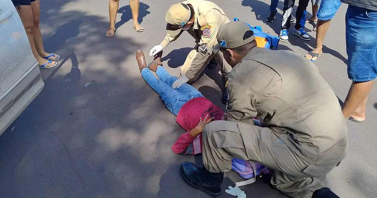 Criança de 11 anos em bicicleta é atropelada por carro na rua Ladário