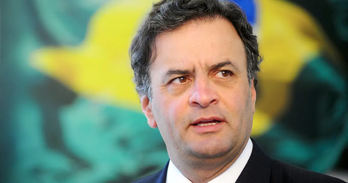 Avião que transportava Aécio Neves faz pouso de emergência em São Paulo