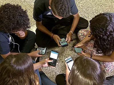 Volta às aulas sem celular: saiba como vai funcionar a nova lei