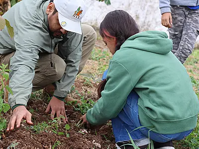 Estudantes se engajam no plantio de 220 mudas para salvar o Pantanal