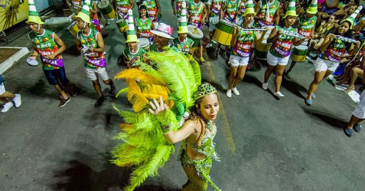 Blocos oficiais iniciam ensaios e enredos falam de temas atuais