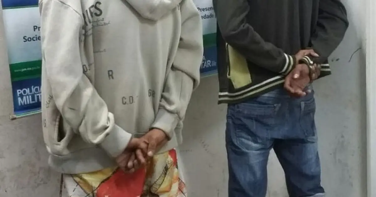 Dupla é presa por porte ilegal de arma de fogo