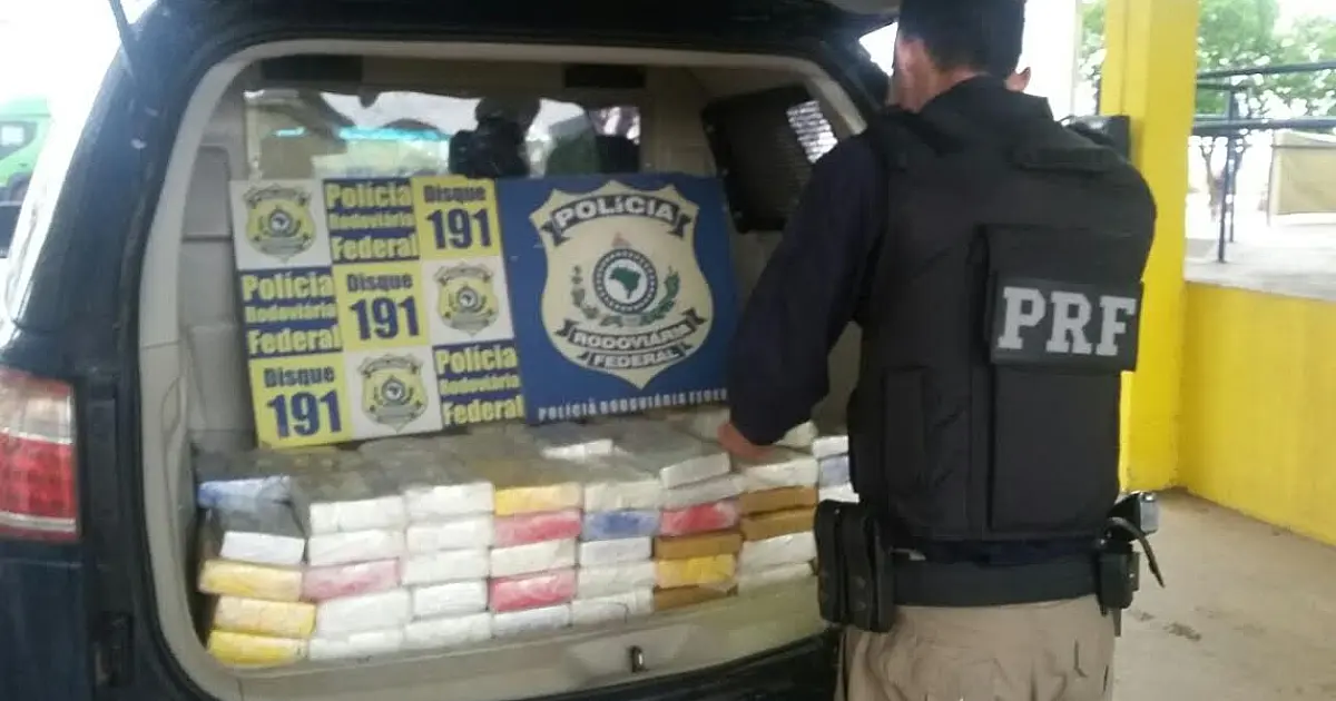 Bloqueio policial flagra caminhão que saiu de Corumbá com 130 quilos de cocaína