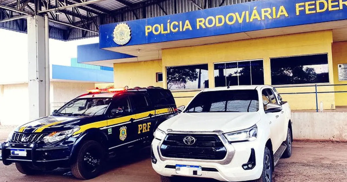 Homem sem CNH é preso com caminhonete furtada após fugir da PRF em Miranda