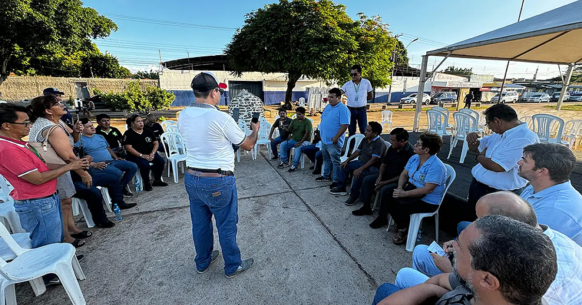 Reunião com feirantes bolivianos discute trabalho nas feiras livres de Corumbá