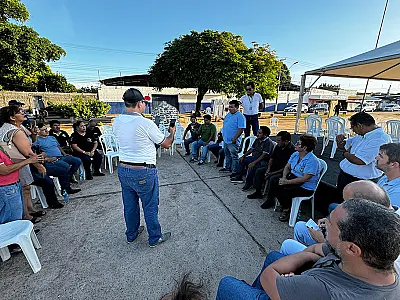 Reunião com feirantes bolivianos discute trabalho nas feiras livres de Corumbá