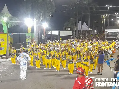 Duelo de gigantes: Clube dos Sem e Flor de Abacate levantam a avenida
