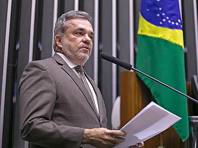 Sem adversário, Vander Loubet assumirá o PT em MS e trabalhará na reeleição de Lula