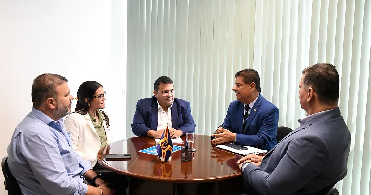 Em Brasília, prefeito discute recursos para infraestrutura e saúde com senador