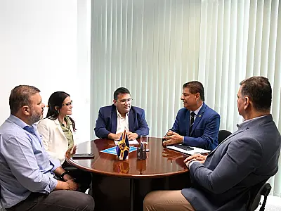 Em Brasília, prefeito discute recursos para infraestrutura e saúde com senador