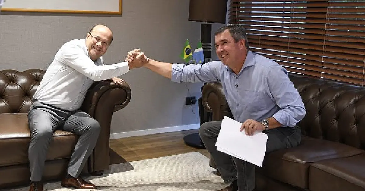 De volta das férias, Riedel destaca alinhamento com o vice Barbosinha