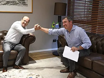 De volta das férias, Riedel destaca alinhamento com o vice Barbosinha