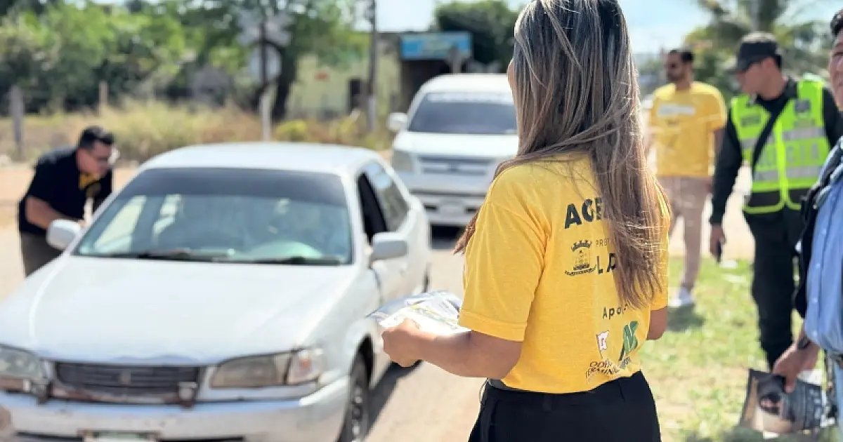 Ladário participa de blitz educativa na Bolívia em reforço ao Maio Amarelo