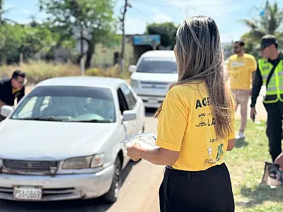 Ladário participa de blitz educativa na Bolívia em reforço ao Maio Amarelo