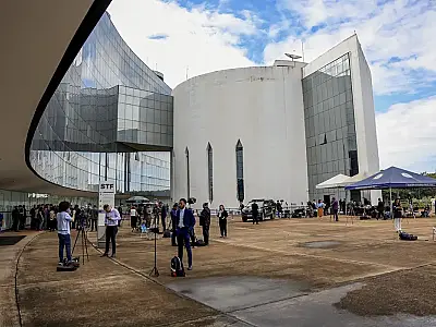 STF decide hoje se Bolsonaro e aliados viram réus pela trama golpista