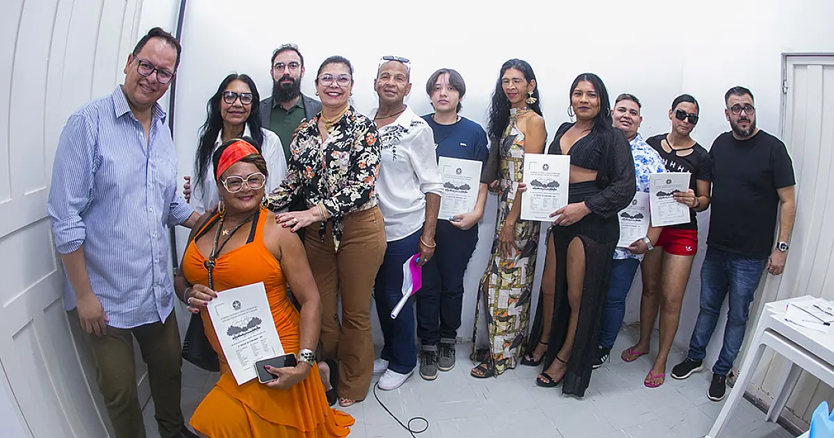 Mulheres e homens trans de Corumbá recebem certidão com nome retificado