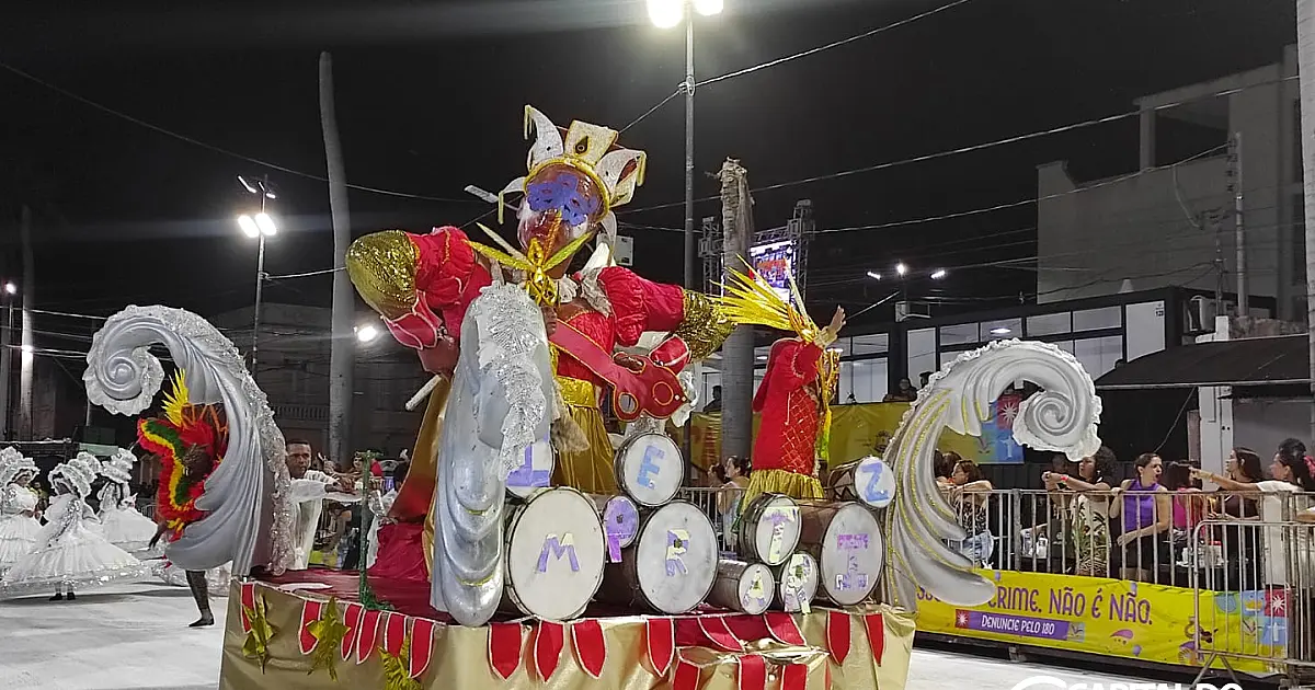 Imperatriz Corumbaense abre desfiles com enredo que celebra 15 anos de história