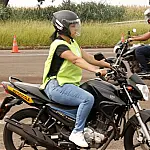 Bombeiros e Detran-MS lançam curso de pilotagem segura para mulheres