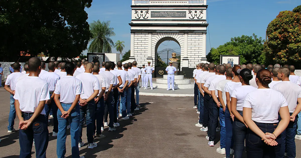 Primeira turma com marinheiras-recrutas é recebida no 6º Distrito Naval