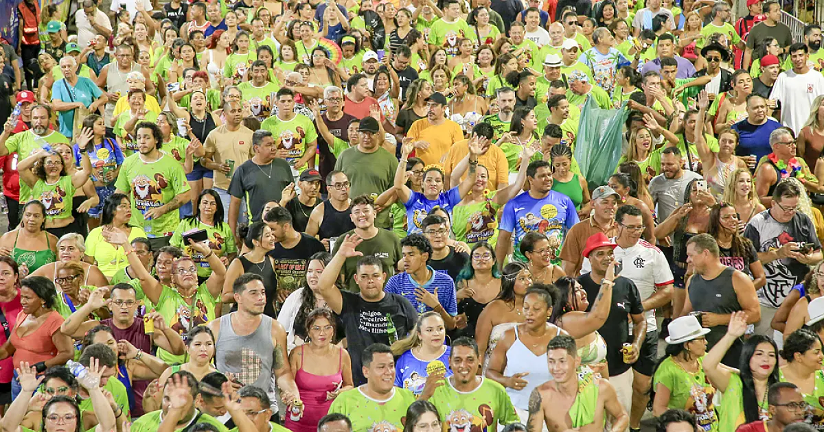 Sandálias de Frei Mariano celebra 20 anos na folia
