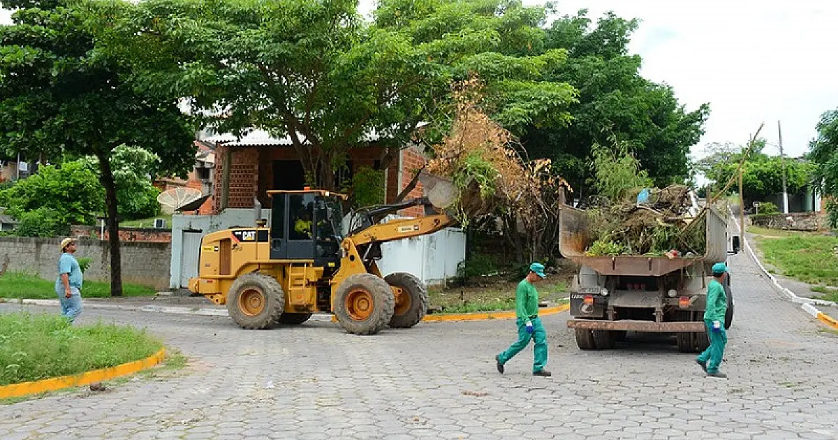 Programa Cata Galho atende duas regiões essa semana