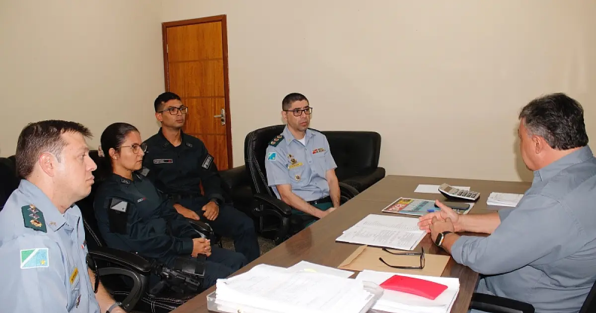 Ladário discute segurança pública em reunião com a PM