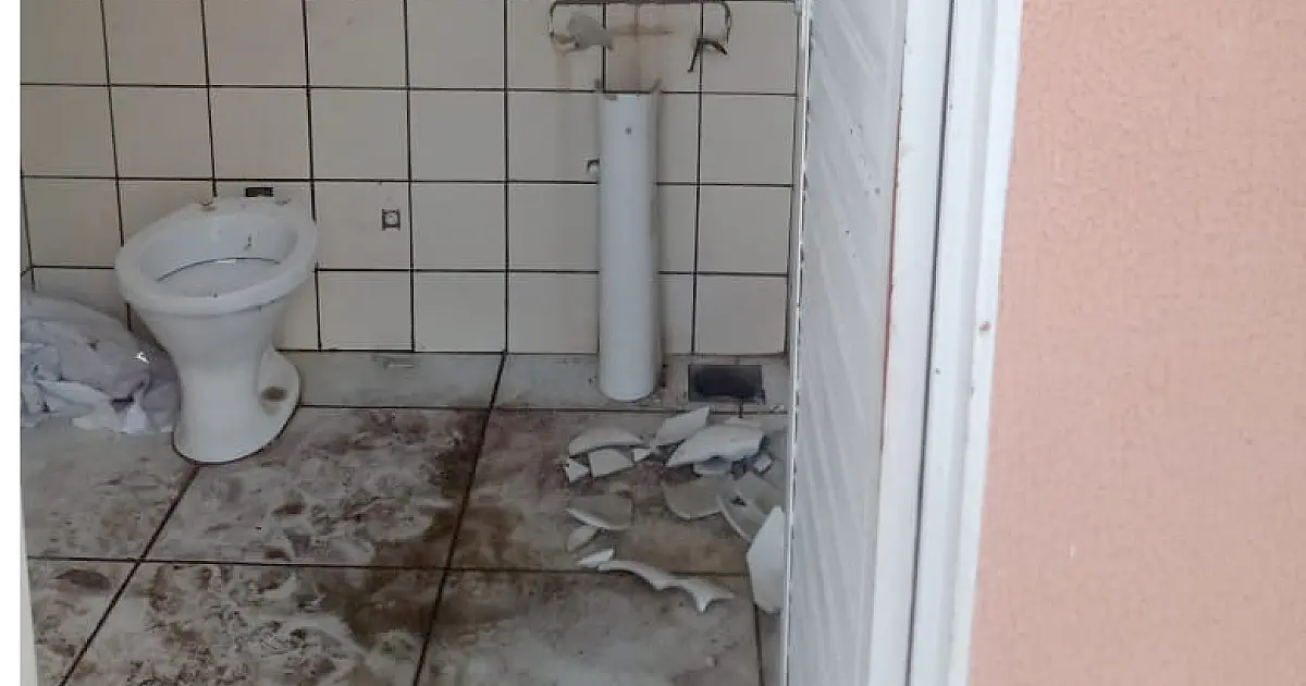 Banheiros do Terminal Antônio Maria Coelho são vandalizados