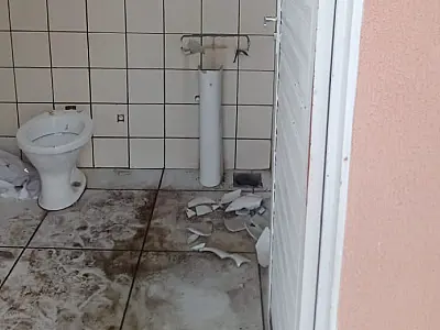 Banheiros do Terminal Antônio Maria Coelho são vandalizados