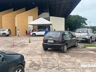 Postos de saúde e drive-thru ofertam vacina da gripe para grupos prioritários