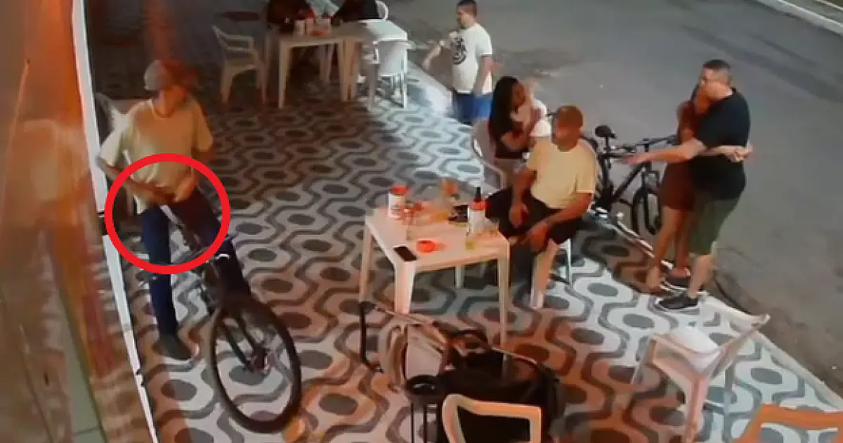 Assaltante armado mantém funcionário de joelhos e rouba celular em pizzaria de Ladário