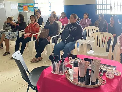 Workshop gratuito de Maquiagem promove autoestima para mulheres de Ladário