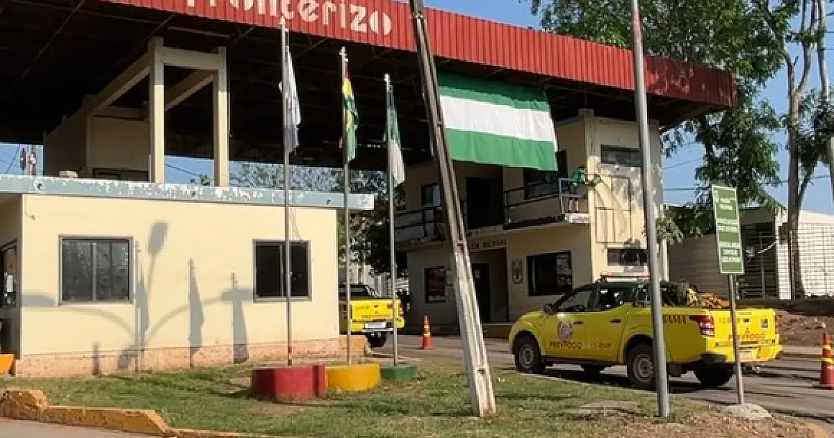 Brigadistas atravessam fronteira para reforçar combate à incêndio na Serra do Amolar