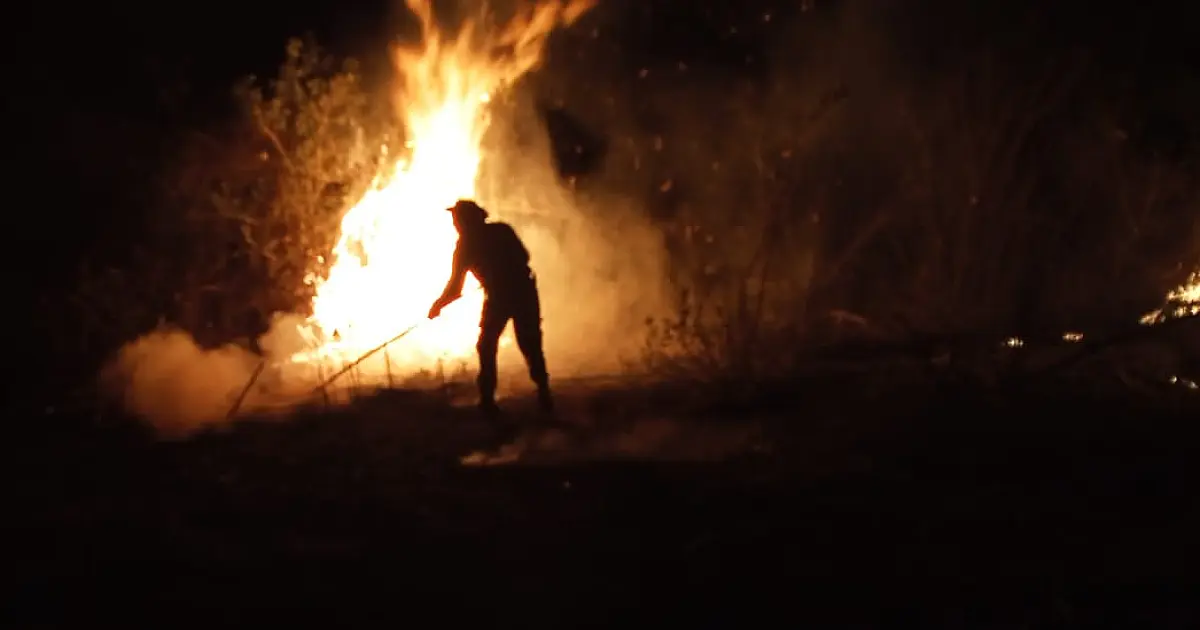 Combate à incêndio no Morro do Urucum durou toda a madrugada