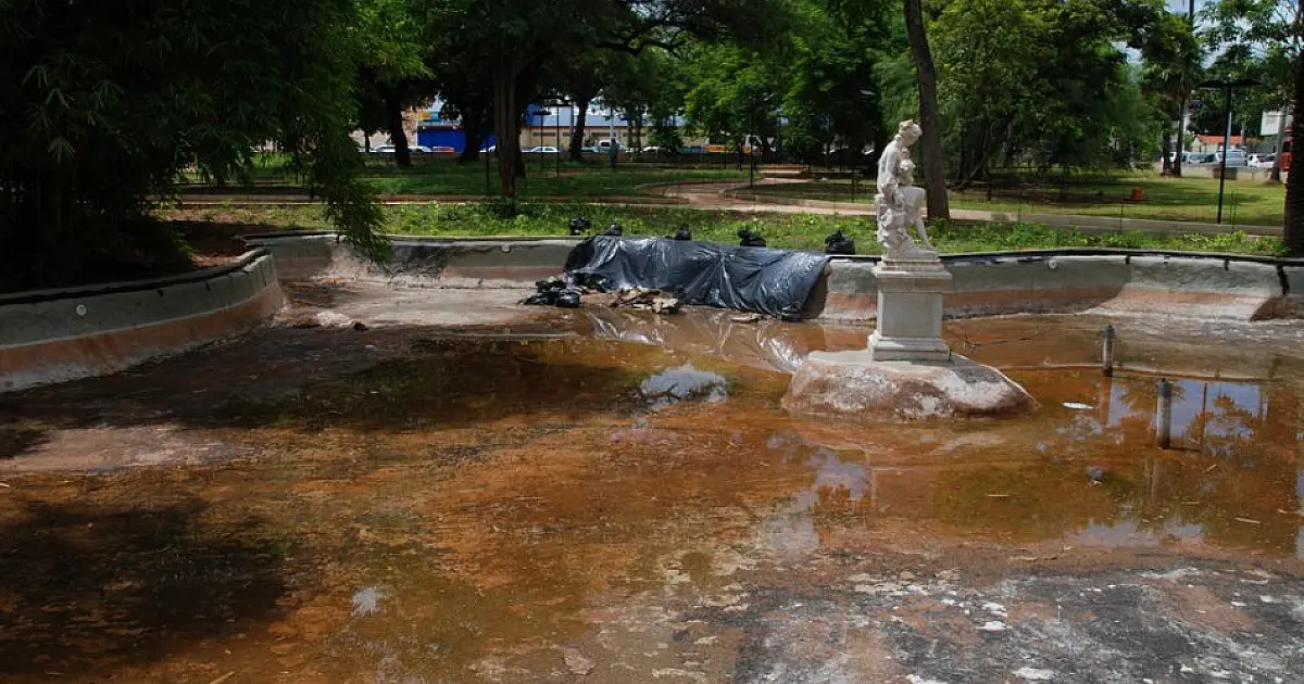 Reinaugurada em 2016 Praça da Independência já apresenta problemas