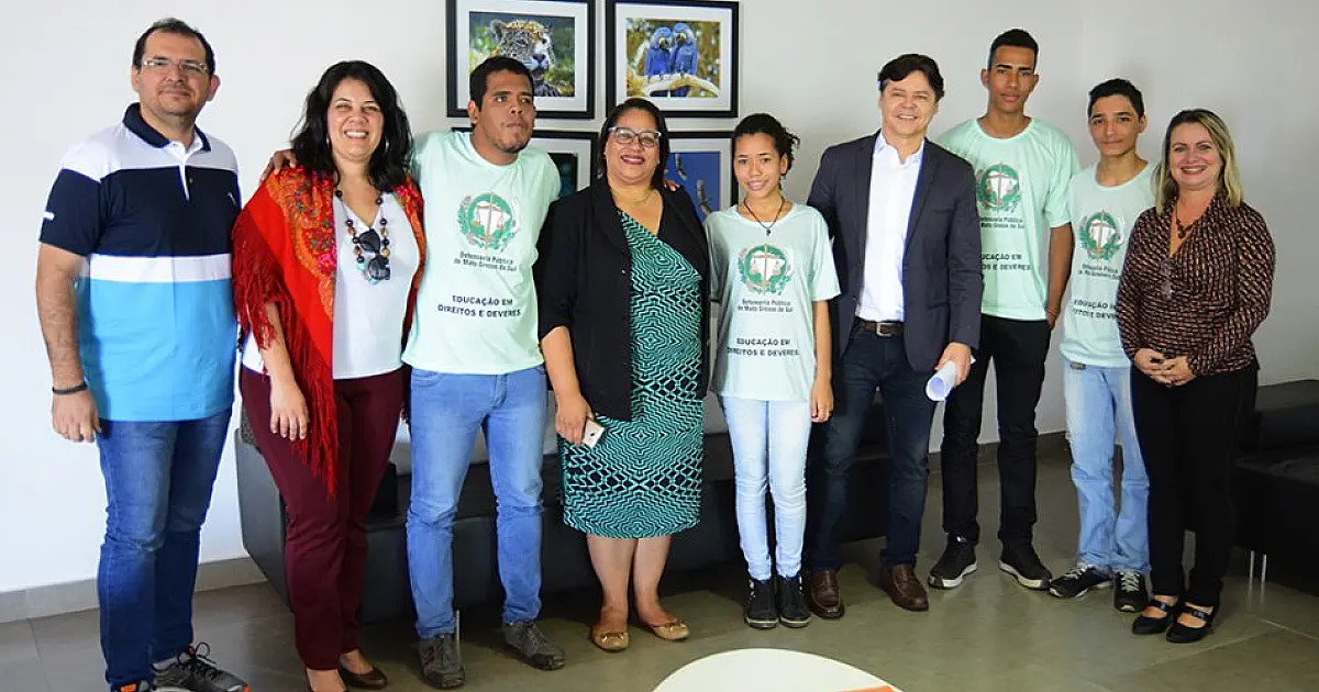 Alunos do Izabel Corrêa entregam reivindicações feitas à Defensoria Pública