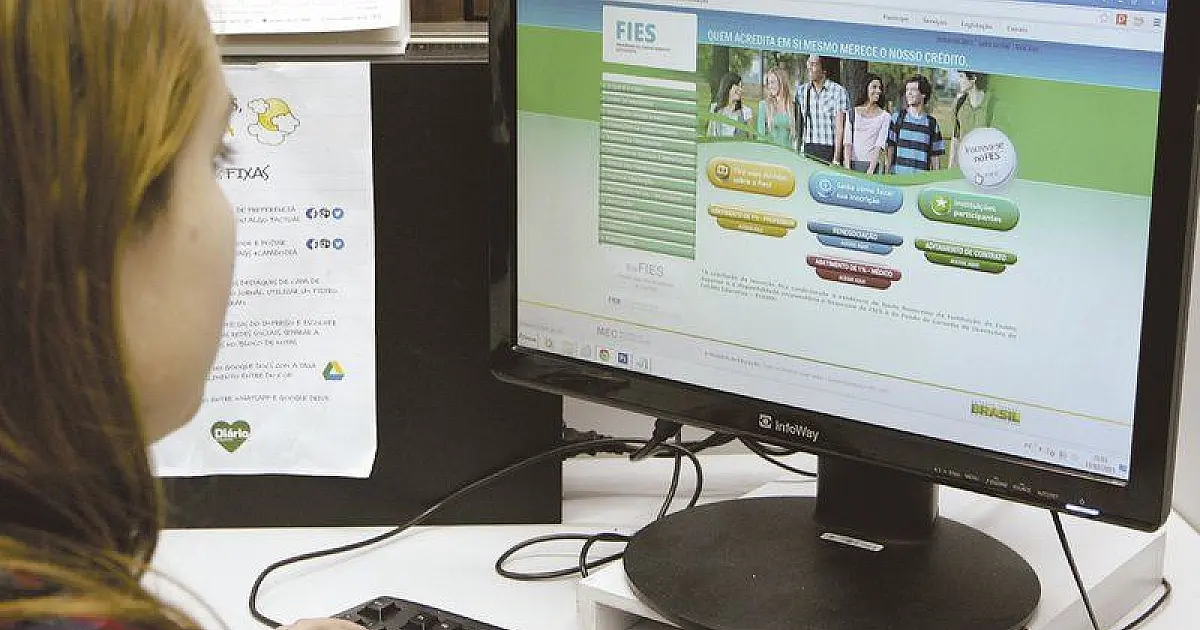 Fies abre inscrições ao meio-dia, diz MEC