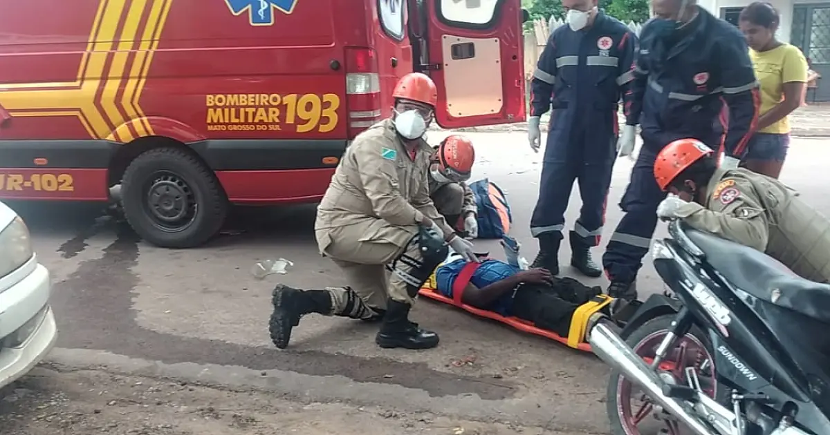 Batida de carro e moto no Popular Nova  deixa motociclista com ferimento graves