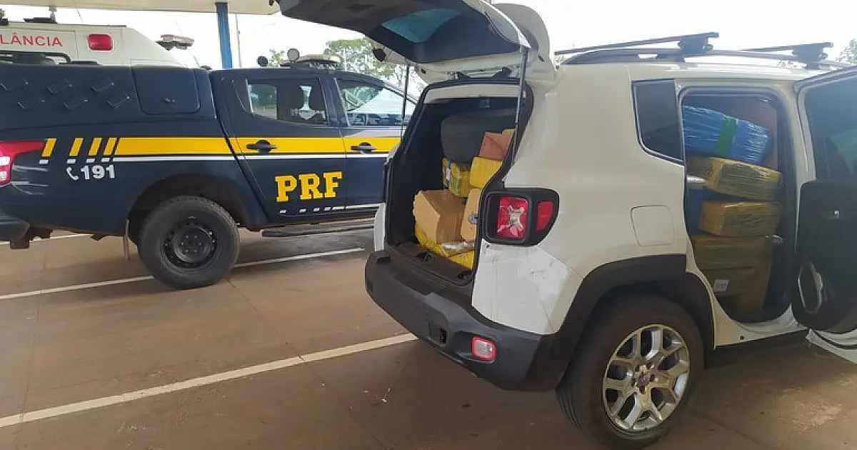 Motorista abandona carro com carregamento de maconha e skunk em Campo Grande