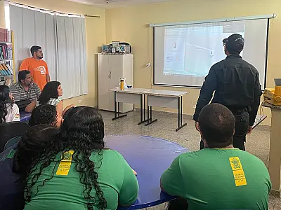 Escola de Ladário recebe palestra educativa sobre segurança pública