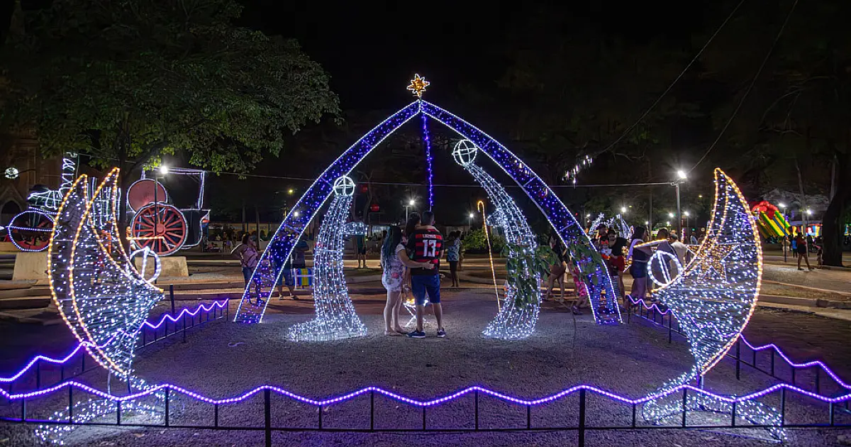 Vandalismo atinge Jardim de Natal e prejudica iluminação em Corumbá