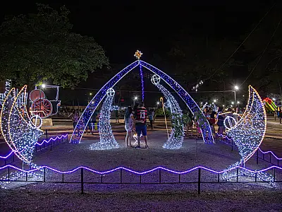 Vandalismo atinge Jardim de Natal e prejudica iluminação em Corumbá