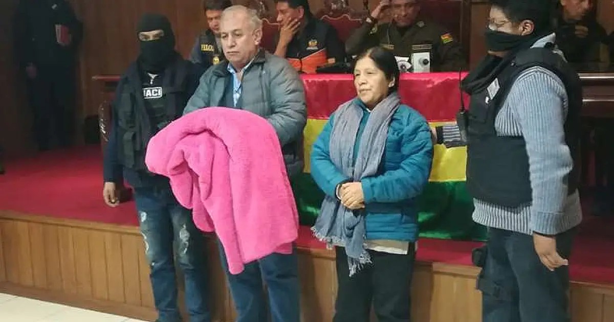 Policía prende chefes do TSE; Maria Eugenia Choque estava vestida de homem