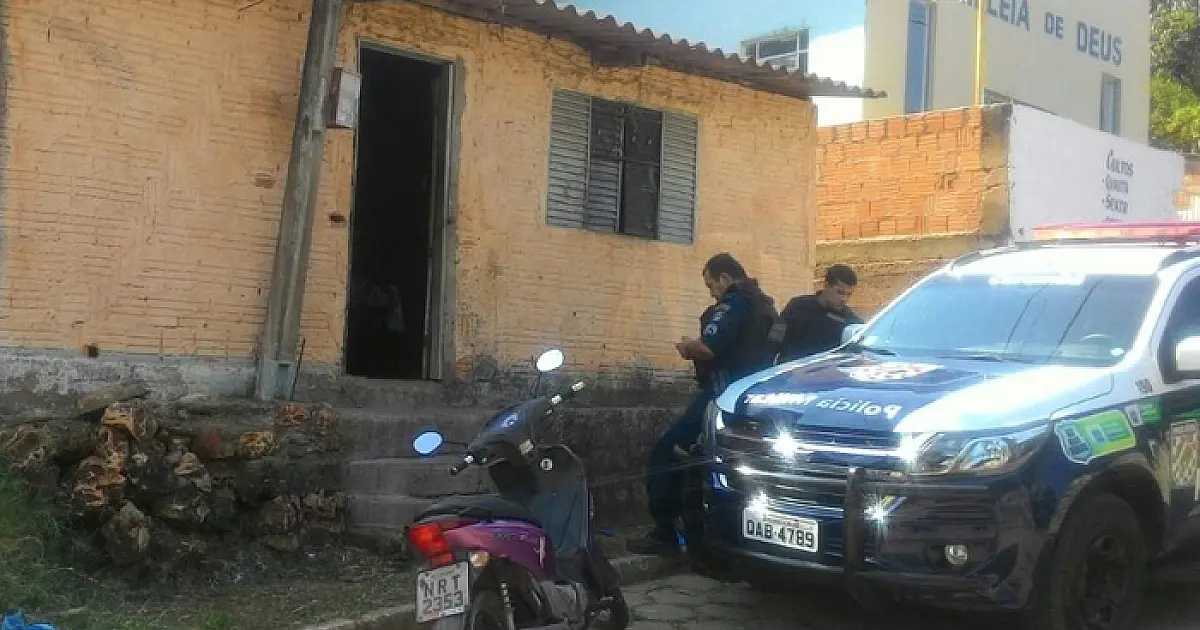 Moto roubada é recuperada em casa vazia no Morro do Cruzeiro