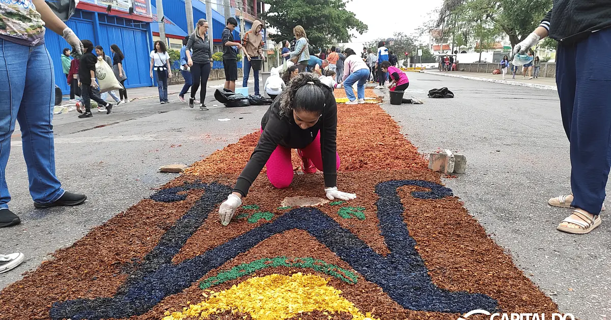 Corpus Christi une fé e tradição nas ruas de Corumbá com tapetes coloridos