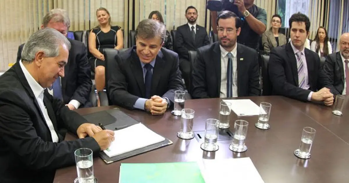 No dia da nota 10 em transparência, governador cria a Controladoria Geral do Estado