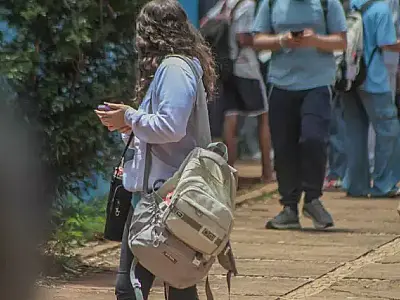 No 1&ordm; ano de celular proibido nas escolas, reprovações têm queda recorde em MS