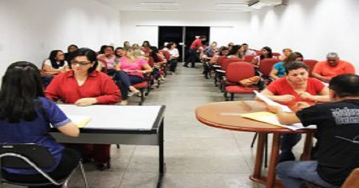 Município dá posse a 60 servidores aprovados em concurso público da Educação