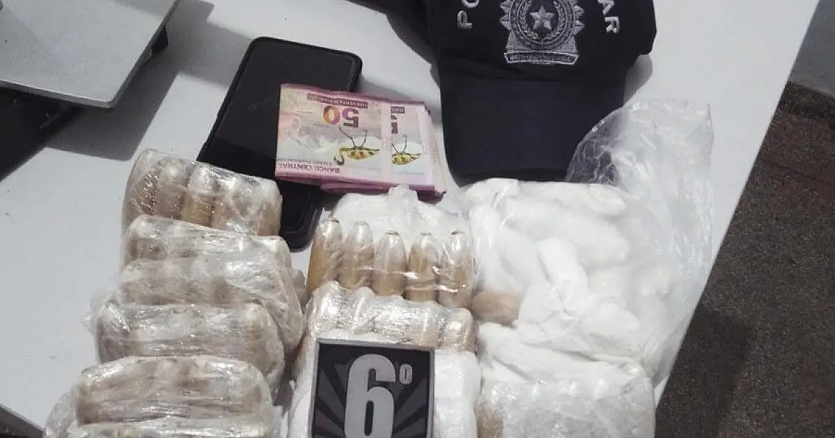 PM apreende 1 kg de cocaína em ônibus de turismo na fronteira