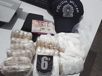 PM apreende 1 kg de cocaína em ônibus de turismo na fronteira