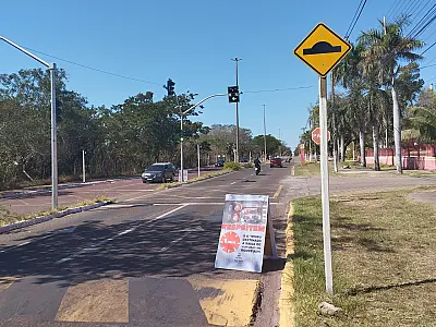 Conjunto de semáforos começa a operar em frente ao quartel dos Bombeiros